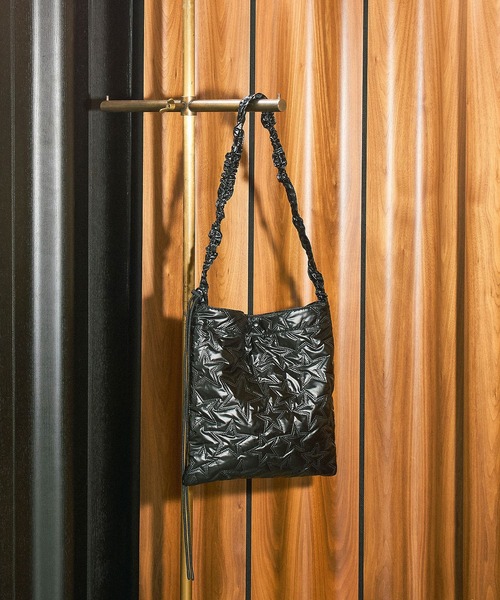 ROSE BUD（ローズバッド）の「STITCHED STAR SHOULDER BAG（ショルダーバッグ・レディース・ブラック/シルバー・ONE SIZE）」の2枚目の写真