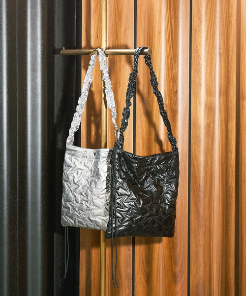 ROSE BUD（ローズバッド）の「STITCHED STAR SHOULDER BAG（ショルダーバッグ・レディース・ブラック/シルバー・ONE SIZE）」の3枚目の写真