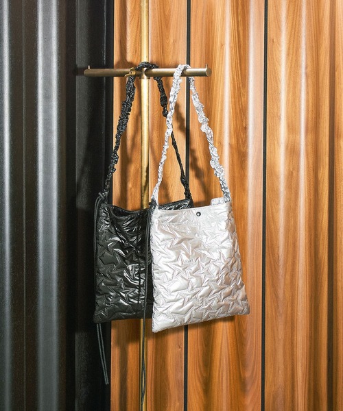 ROSE BUD（ローズバッド）の「STITCHED STAR SHOULDER BAG（ショルダーバッグ・レディース・ブラック/シルバー・ONE SIZE）」の4枚目の写真