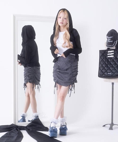 FickleBebe（フィクルベベ）の「ダブルベルトギャザースカート（スカート・レディース・ブラック/グレー・0/1）」の2枚目の写真