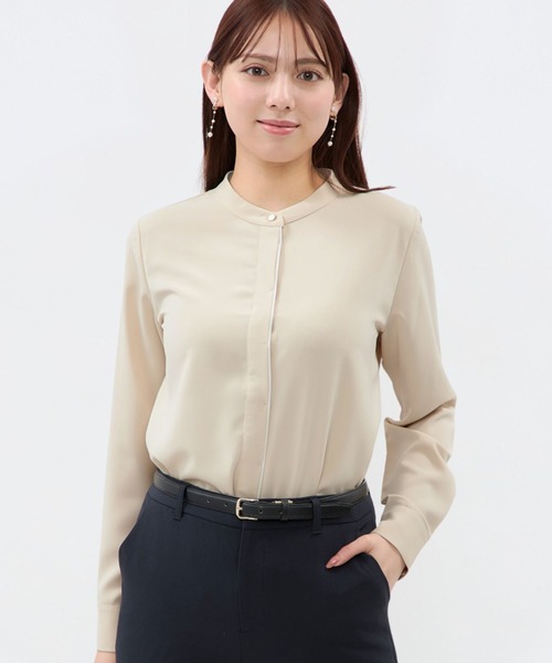 AOYAMA(アオヤマ)の「前立て部分のさりげない配色がアクセント!バンドカラー配色ブラウス(シャツ/ブラウス・レディース・ライトベージュ/ネイビー/ホワイト・S/M/L/LL)」の3枚目の写真