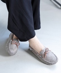 グレー スエード モカシン (箱付き) グレー フリンジ付きスエードモカシン - メルカリ