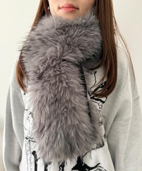 WEGO(ウィゴー)の「WEGO/ボリュームファータッチマフラー(マフラー・レディース・グレー/ブラウン/ホワイト/ホワイト系その他・FREE)」の4枚目の写真