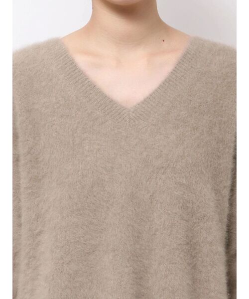 TONAL（トーナル）の「PREMIUM FOX×CASHMERE Vネックプルオーバー（ニット/セーター・レディース・ベージュ/ピンク/ライトブルー/オフホワイト/グレー・MEDIUM）」の9枚目の写真
