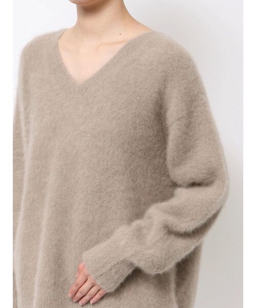 TONAL（トーナル）の「PREMIUM FOX×CASHMERE Vネックプルオーバー（ニット/セーター・レディース・ベージュ/ピンク/ライトブルー/オフホワイト/グレー・MEDIUM）」の10枚目の写真