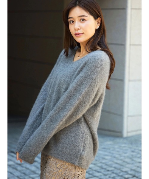 TONAL（トーナル）の「PREMIUM FOX×CASHMERE Vネックプルオーバー（ニット/セーター・レディース・ベージュ/ピンク/ライトブルー/オフホワイト/グレー・MEDIUM）」の22枚目の写真
