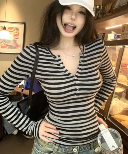 DIAVEL（ディアベル）の「【3色展開】ストレッチボーダートップス／フィットシルエット（Tシャツ/カットソー・レディース・グレー/ブルー/ピンク・M）」の4枚目の写真