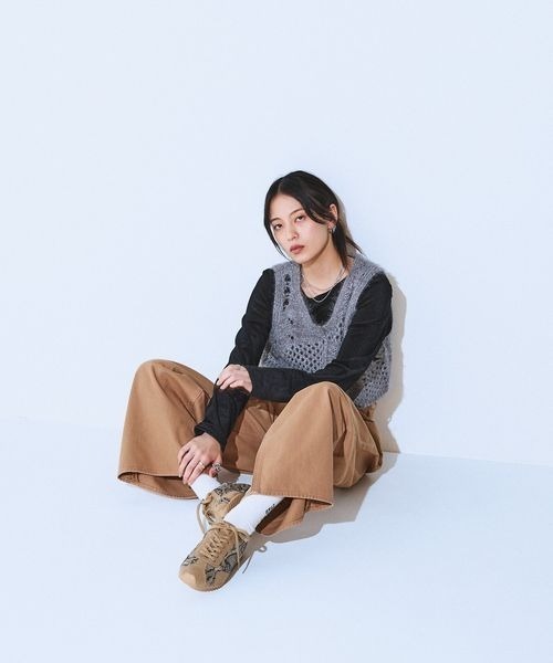 JEANASIS(ジーナシス)の「MIXマテリアルスニーカー/605838(スニーカー・レディース・ベージュ系その他/レッド系その他/ブラック・MEDIUM/LARGE)」の5枚目の写真