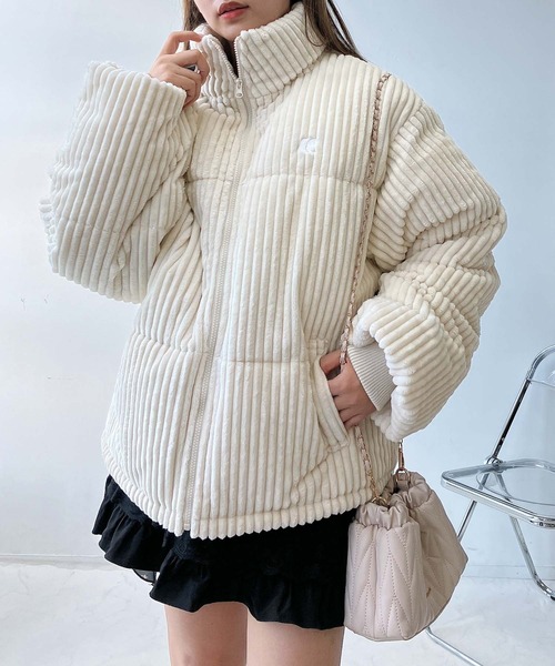 AS KNOW AS plus（アズノゥアズプラス）の「♪ワンポイントロゴ刺繍　スタンドカラー ドロスト付きコーデュロイ中綿ブルゾン（ブルゾン・レディース・チャコールグレー/アイボリー/ブラック・FREE）」の2枚目の写真