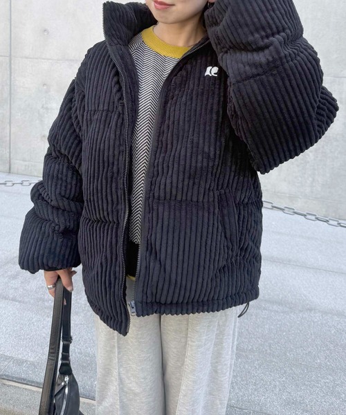 AS KNOW AS plus（アズノゥアズプラス）の「♪ワンポイントロゴ刺繍　スタンドカラー ドロスト付きコーデュロイ中綿ブルゾン（ブルゾン・レディース・チャコールグレー/アイボリー/ブラック・FREE）」の4枚目の写真