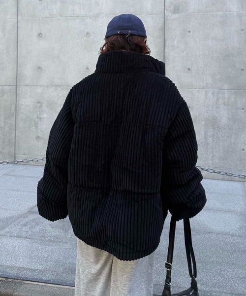 AS KNOW AS plus（アズノゥアズプラス）の「♪ワンポイントロゴ刺繍　スタンドカラー ドロスト付きコーデュロイ中綿ブルゾン（ブルゾン・レディース・チャコールグレー/アイボリー/ブラック・FREE）」の8枚目の写真