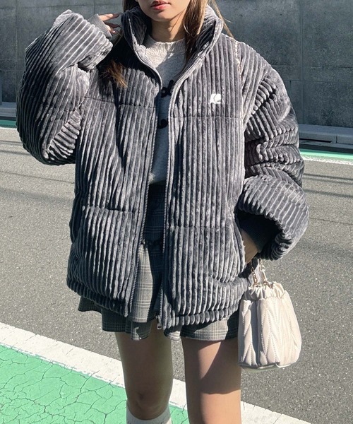 AS KNOW AS plus（アズノゥアズプラス）の「♪ワンポイントロゴ刺繍　スタンドカラー ドロスト付きコーデュロイ中綿ブルゾン（ブルゾン・レディース・チャコールグレー/アイボリー/ブラック・FREE）」の11枚目の写真