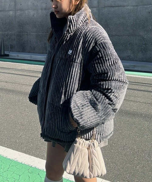 AS KNOW AS plus（アズノゥアズプラス）の「♪ワンポイントロゴ刺繍　スタンドカラー ドロスト付きコーデュロイ中綿ブルゾン（ブルゾン・レディース・チャコールグレー/アイボリー/ブラック・FREE）」の12枚目の写真