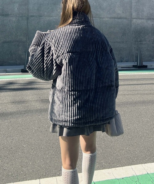 AS KNOW AS plus（アズノゥアズプラス）の「♪ワンポイントロゴ刺繍　スタンドカラー ドロスト付きコーデュロイ中綿ブルゾン（ブルゾン・レディース・チャコールグレー/アイボリー/ブラック・FREE）」の13枚目の写真