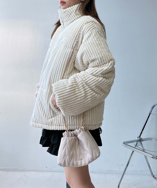 AS KNOW AS plus（アズノゥアズプラス）の「♪ワンポイントロゴ刺繍　スタンドカラー ドロスト付きコーデュロイ中綿ブルゾン（ブルゾン・レディース・チャコールグレー/アイボリー/ブラック・FREE）」の19枚目の写真