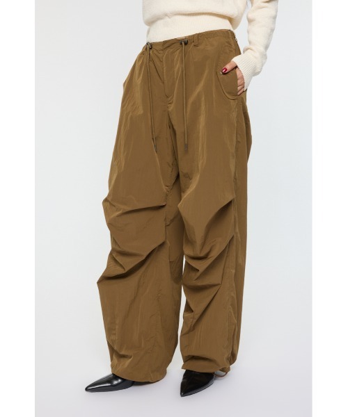 MOUSSY（マウジー）の「OVER カーゴパンツ（カーゴパンツ・レディース・ブラウン/ブラック・1/2）」の18枚目の写真