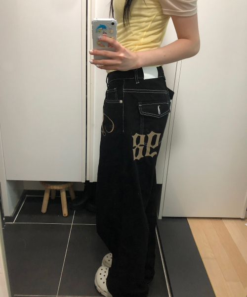 PLACE STUDIO(プレイススタジオ)の「Classic Place Logo Embroidered Point Wide Denim Pants _2COLOR(デニムパンツ・レディース・ダークブルー・SMALL/MEDIUM)」の4枚目の写真