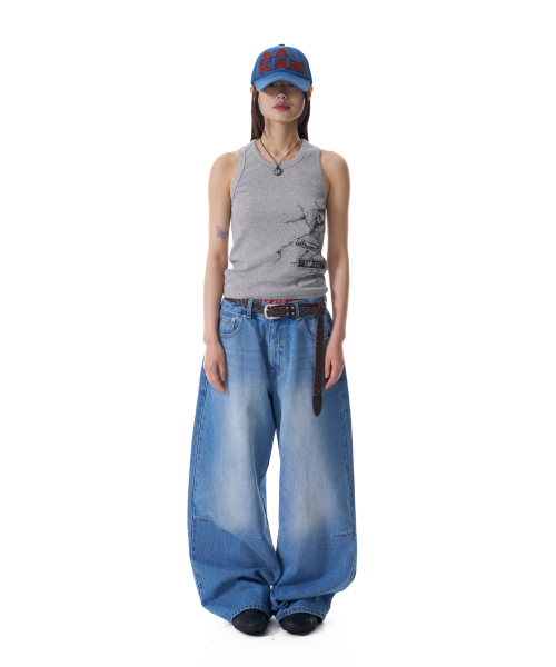AAKAM（アーカム）の「Embossing Logo Denim Pants (Blue)（デニムパンツ・レディース・その他・2/1）」の4枚目の写真