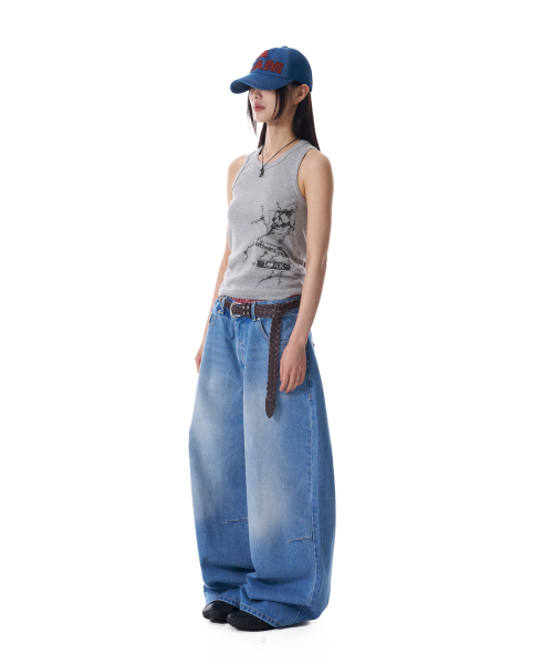 AAKAM（アーカム）の「Embossing Logo Denim Pants (Blue)（デニムパンツ・レディース・その他・2/1）」の5枚目の写真
