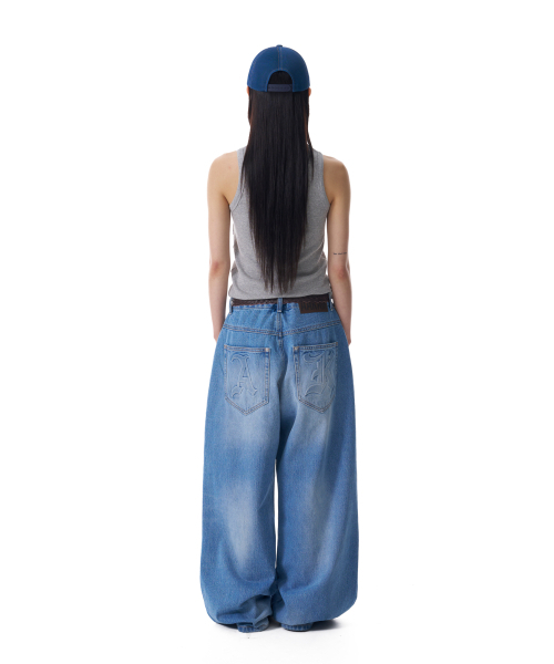 AAKAM（アーカム）の「Embossing Logo Denim Pants (Blue)（デニムパンツ・レディース・その他・2/1）」の6枚目の写真