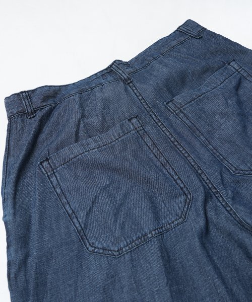 FRIZMWORKS(フリズムワークス)の「LINEN DENIM ONE TUCK BERMUDA PANTS _ BLUE(その他パンツ・レディース・その他・X-LARGE/MEDIUM/LARGE)」の8枚目の写真