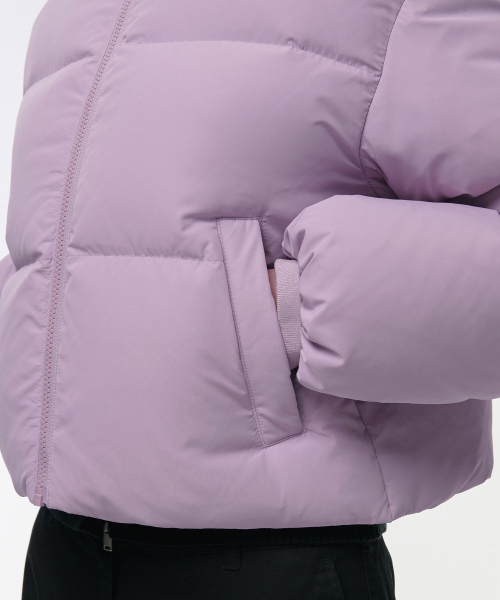 MUSINSA STANDARD WOMAN（ムシンサスタンダードウーマン）の「ウィメンズダウンプファークロップパディングジャケット[パープルピンク]（ダウンジャケット/コート・レディース・その他・SMALL/MEDIUM/LARGE/X-SMALL）」の5枚目の写真