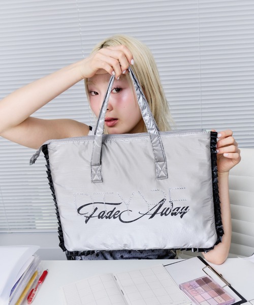 DTYYPE(ドタイプ)の「ストーンロゴフリルPCバッグ(トートバッグ・レディース・グレー/ボルドー・FREE)」の14枚目の写真