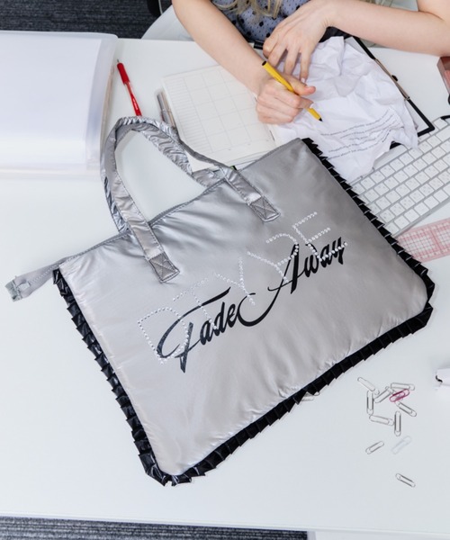 DTYYPE(ドタイプ)の「ストーンロゴフリルPCバッグ(トートバッグ・レディース・グレー/ボルドー・FREE)」の11枚目の写真