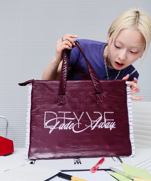 DTYYPE(ドタイプ)の「ストーンロゴフリルPCバッグ(トートバッグ・レディース・グレー/ボルドー・FREE)」の20枚目の写真