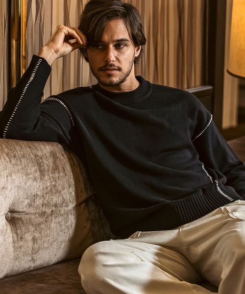 AKM Contemporary(エイケイエムコンテンポラリー)の「【WEB・直営店限定】AKM Contemporary(エイケイエムコンテンポラリー)ステッチデザイン クルーネックニット(保温性/通気性)(ニット/セーター・メンズ・ブラック/グレー・M/L/XL)」の2枚目の写真