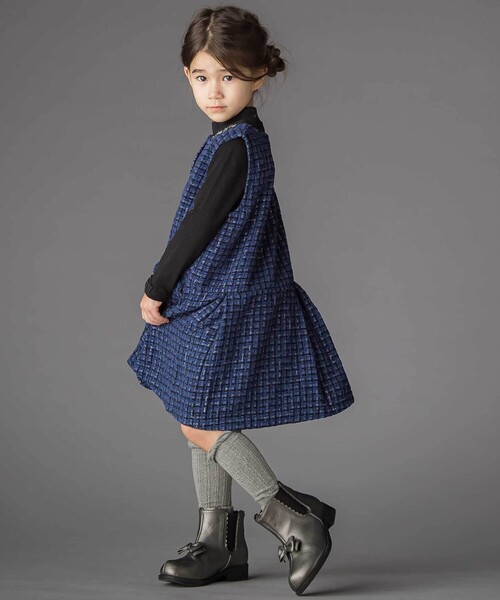 BeBe Petits Pois Vert（ベベプチポワヴェール）の「Aラインニットツイードジャンパースカート（ワンピース・キッズ・オフホワイト/ブルー系その他2・110cm/140cm/95cm/100cm/120cm/150cm/130cm）」の4枚目の写真