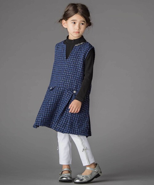 BeBe Petits Pois Vert（ベベプチポワヴェール）の「Aラインニットツイードジャンパースカート（ワンピース・キッズ・オフホワイト/ブルー系その他2・110cm/140cm/95cm/100cm/120cm/150cm/130cm）」の5枚目の写真