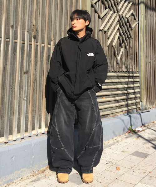 JUAN HOMME(ジュアンオム)の「ツイストデニムパンツ(ブラック)(デニムパンツ・メンズ・その他・SMALL/MEDIUM/LARGE)」の9枚目の写真