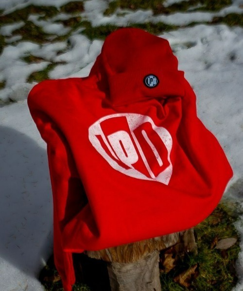 IPD（アイピーディー）の「【IPD】IPD HOLIDAY25 GIFT PACK（パーカー・メンズ・レッド・MEDIUM/LARGE）」の5枚目の写真