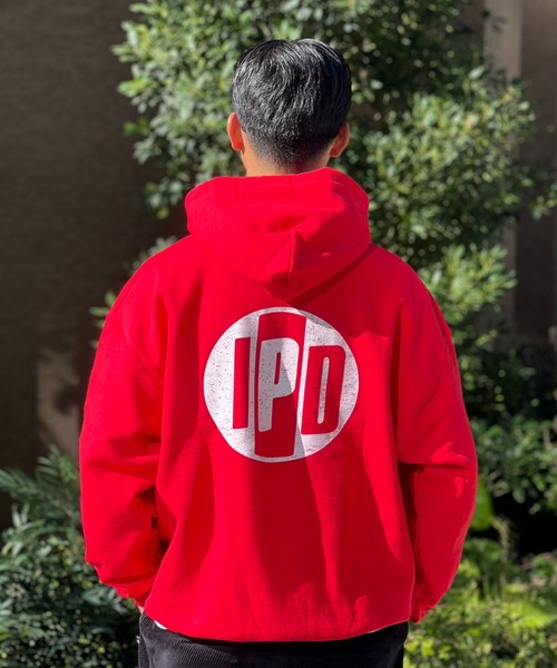IPD（アイピーディー）の「【IPD】IPD HOLIDAY25 GIFT PACK（パーカー・メンズ・レッド・MEDIUM/LARGE）」の2枚目の写真