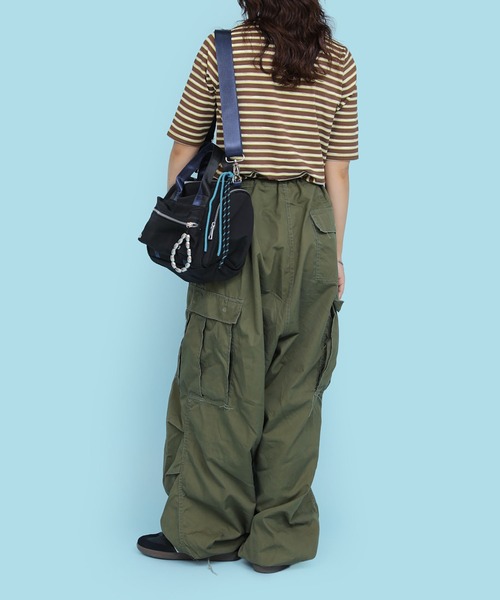 CONTROL FREAK / CTFK(コントロールフリーク)の「CONTROL FREAK / CTFK(コントロールフリーク)ミリタリーチャームボストンバッグ(ボストンバッグ・レディース・ブラック/カーキ・FREE)」の3枚目の写真