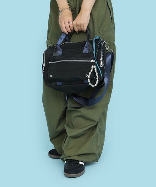CONTROL FREAK / CTFK(コントロールフリーク)の「CONTROL FREAK / CTFK(コントロールフリーク)ミリタリーチャームボストンバッグ(ボストンバッグ・レディース・ブラック/カーキ・FREE)」の5枚目の写真