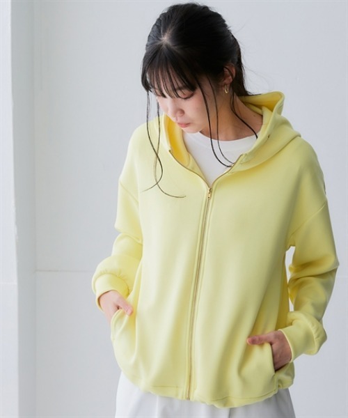 nissen（ニッセン）の「なめらかポンチ素材　ジップアップパーカー＜大きいサイズ有＞（パーカー・レディース・グレイッシュブルー/ダークグリーン/チャコールグレー/パープル/モカ/グレイッシュベージュ/ブラック/レモンイエロー/オフホワイト・L/M/S/3L/LL）」の9枚目の写真