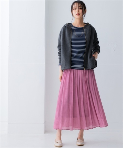 nissen（ニッセン）の「なめらかポンチ素材　ジップアップパーカー＜大きいサイズ有＞（パーカー・レディース・グレイッシュブルー/ダークグリーン/チャコールグレー/パープル/モカ/グレイッシュベージュ/ブラック/レモンイエロー/オフホワイト・L/M/S/3L/LL）」の13枚目の写真