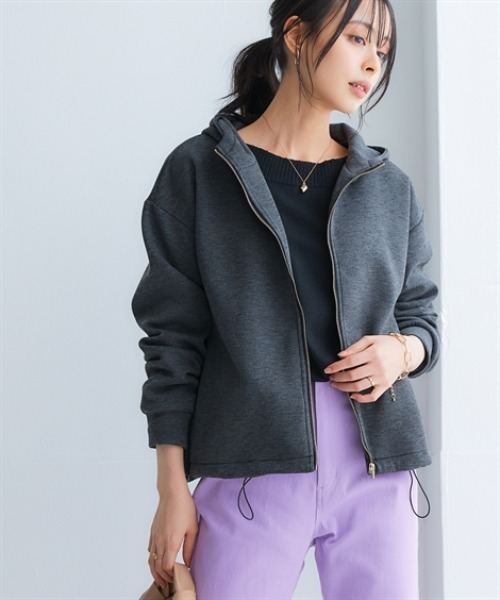 nissen（ニッセン）の「なめらかポンチ素材　ジップアップパーカー＜大きいサイズ有＞（パーカー・レディース・グレイッシュブルー/ダークグリーン/チャコールグレー/パープル/モカ/グレイッシュベージュ/ブラック/レモンイエロー/オフホワイト・L/M/S/3L/LL）」の17枚目の写真