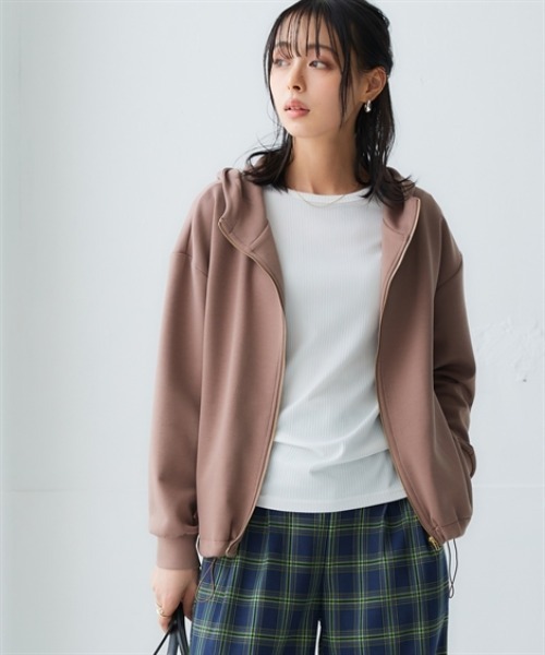 nissen（ニッセン）の「なめらかポンチ素材　ジップアップパーカー＜大きいサイズ有＞（パーカー・レディース・グレイッシュブルー/ダークグリーン/チャコールグレー/パープル/モカ/グレイッシュベージュ/ブラック/レモンイエロー/オフホワイト・L/M/S/3L/LL）」の19枚目の写真