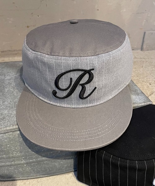 SPINNS(スピンズ)の「ピルボックスキャップ/ピンストライプ/ワンポイント刺繍ロゴ/ユニセックス(キャップ・メンズ・ブラック/グレー・ONESIZE)」の4枚目の写真