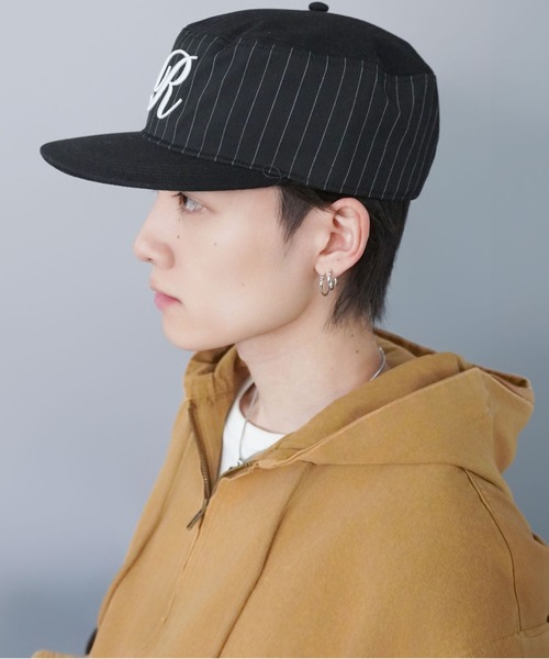SPINNS(スピンズ)の「ピルボックスキャップ/ピンストライプ/ワンポイント刺繍ロゴ/ユニセックス(キャップ・メンズ・ブラック/グレー・ONESIZE)」の12枚目の写真