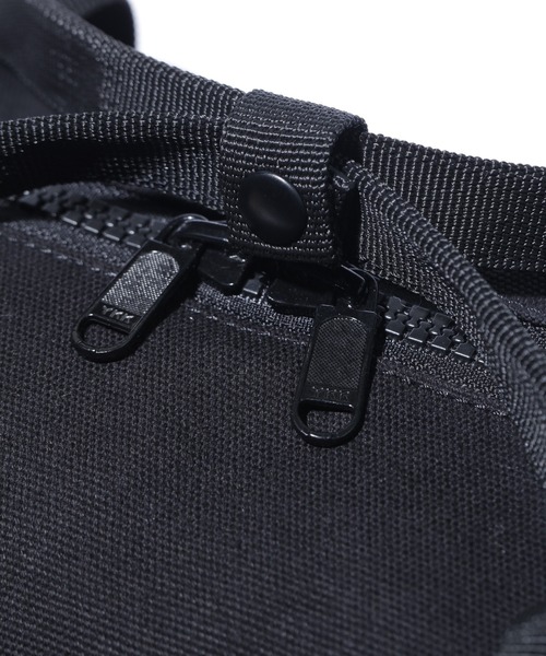 XLARGE（エクストララージ）の「CANVAS TACTICAL BARREL BAG（ショルダーバッグ・メンズ・ブラック/グレー/カモフラージュ・ONE SIZE）」の6枚目の写真