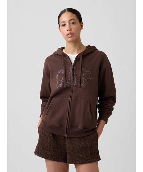 GAP(ギャップ)の「リラックスフィット GAPロゴ ジップアップパーカー(パーカー・レディース・ベージュ/ブラウン/ブラック/ネイビー/ブラウン系その他/ライトグレー・M/S/XL/XXS/L/XS)」の4枚目の写真