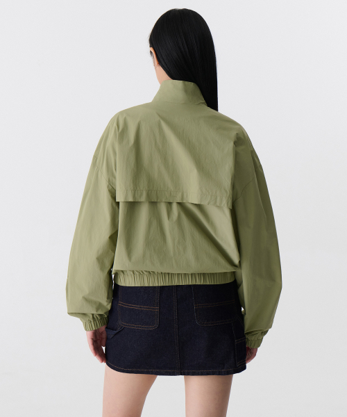 MUSINSA STANDARD WOMAN（ムシンサスタンダードウーマン）の「ウィメンズオーバーサイズハイネックウィンドブレーカージャケット[セージ]（ナイロンジャケット・レディース・その他・SMALL/MEDIUM/LARGE/X-SMALL）」の2枚目の写真