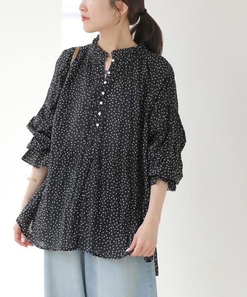JOURNAL STANDARD relume(ジャーナルスタンダード レリューム)の「コットンボイルクリンクルタックフリルプルオーバー(ドット柄)(シャツ/ブラウス・レディース・ブラック・FREE)」の1枚目の写真