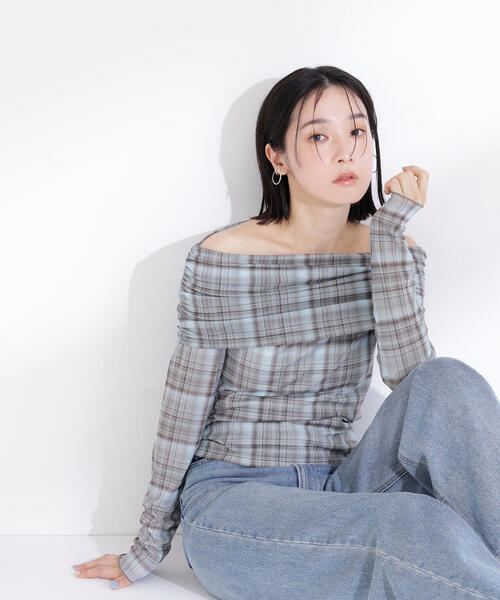 NATURAL BEAUTY BASIC（ナチュラルビューティーベーシック）の「◇シアーチェックオフショルトップス（Tシャツ/カットソー・レディース・グレー系その他/グリーン系その他3・FREE）」の2枚目の写真