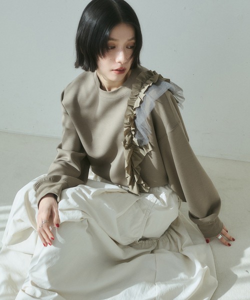 hunch(ハンチ)の「ライトダンボール アシメフリルトップス(スウェット・レディース・ダークカーキ/ブラック・FREE)」の15枚目の写真