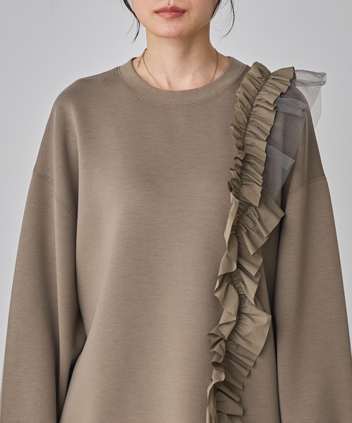 hunch(ハンチ)の「ライトダンボール アシメフリルトップス(スウェット・レディース・ダークカーキ/ブラック・FREE)」の20枚目の写真